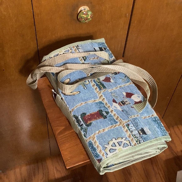 COASTAL THEMED TRAVEL BAG WITH WHEELS - Picture 11 of 11